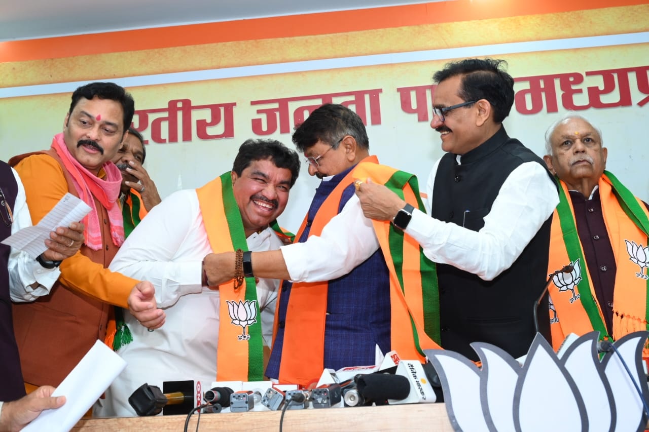 कैलाश विजयवर्गीय की सियासी मजबूरी ! संजय शुक्ला की बीजेपी में एंट्री पर बोले – ‘#$% तेरी गाली सुनी और अब…