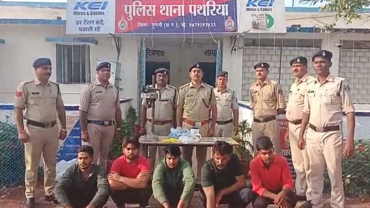 नकली देसी शराब बनाकर बेचने वाले अंतरराज्यीय गिरोह का हुआ भंडाफोड़, होलोग्राम, रैपर, ढक्कन सब हू-ब-हू…