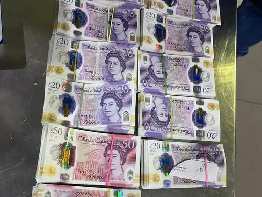 अमृतसर एयरपोर्ट से पकड़ाया 51 लाख का सोना और ₹27 लाख की विदेशी करंसी