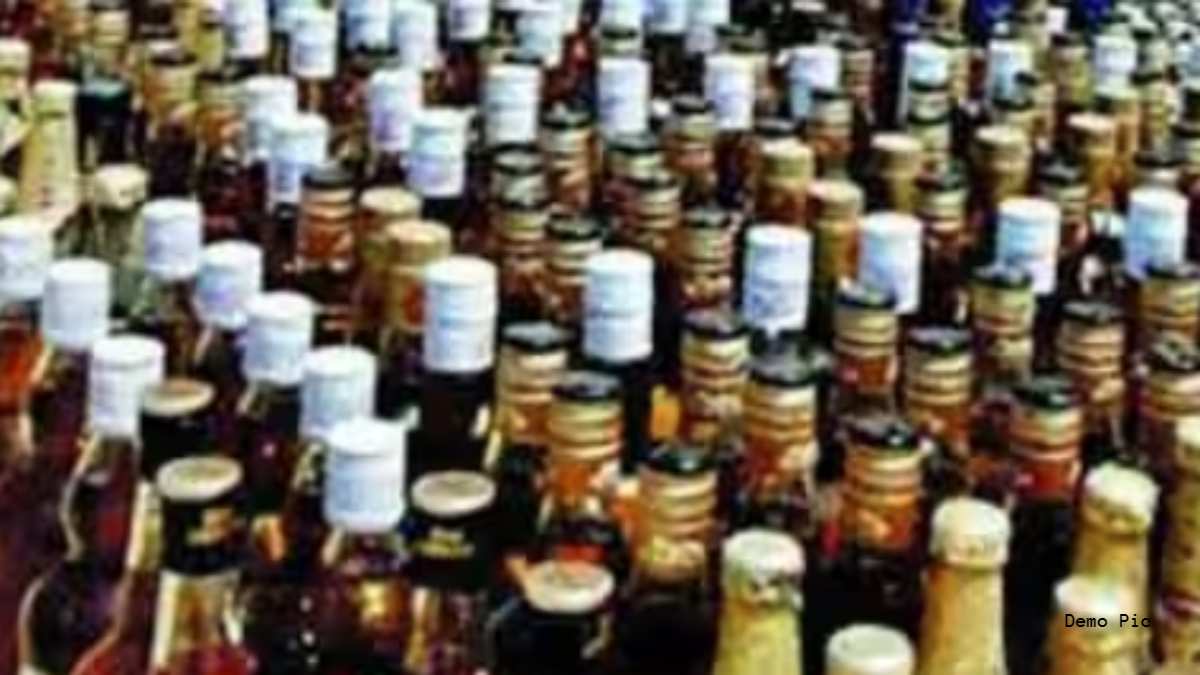 Rajasthan News: पशु आहार की आड़ में 50 लाख की शराब तस्करी कर जा रही थी गुजरात, चालक गिरफ्तार