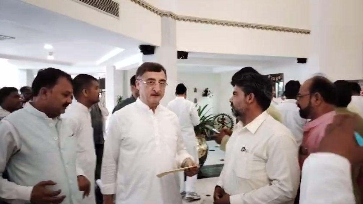 ‘2029 में बीजेपी अकेले लड़ेगी चुनाव’: खजुराहो में विवेक तन्खा बोले- खतरे में प्रजातंत्र, हम नहीं चाहते चाइना-रूस जैसी व्यवस्था भारत आए