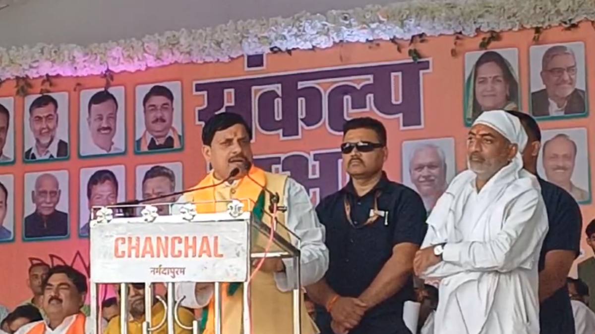 नर्मदापुरम में CM मोहन ने भरी हुंकार: BJP प्रत्याशी के पक्ष में किया प्रचार, कहा- समय पर इलाज और मरीजों की जान बचाने के लिए शुरू एयर एंबुलेंस की सुविधा
