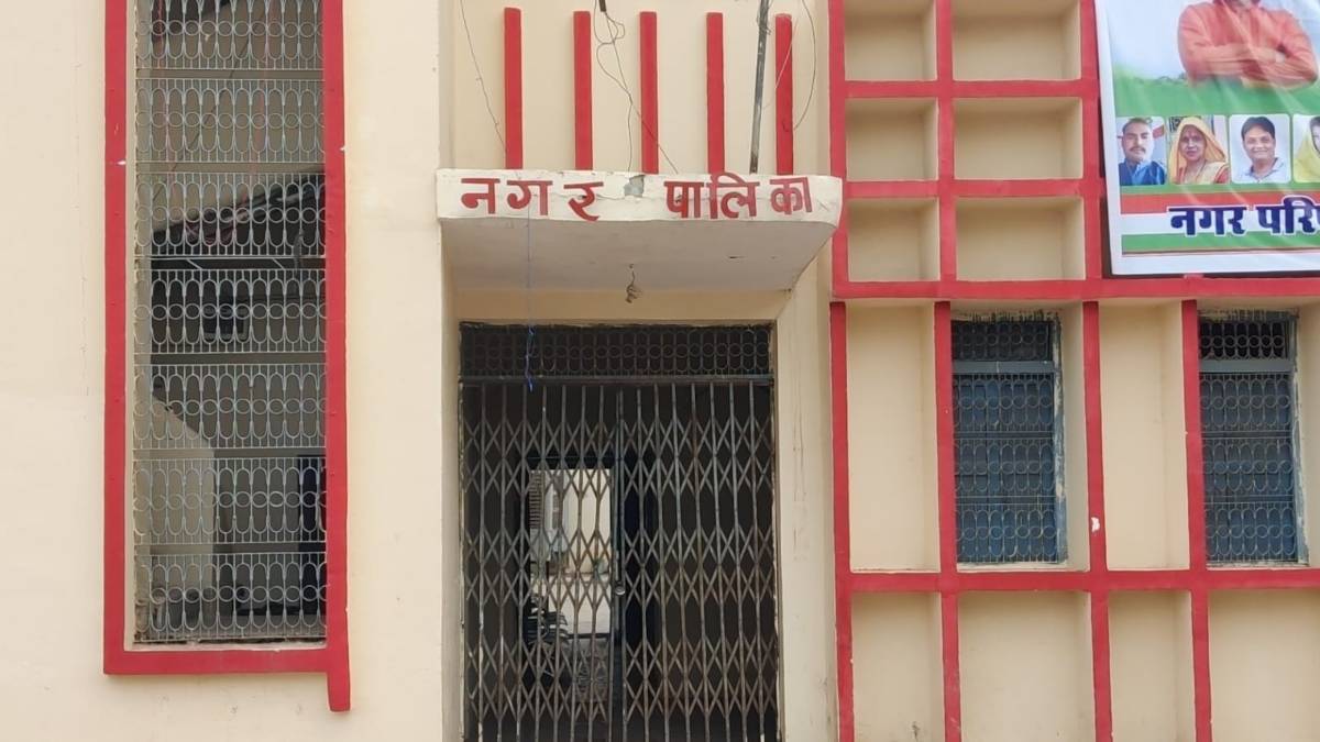 बड़ी खबर: 5 तत्कालीन CMO, 1 स्टोर कीपर और 2 लेखपाल के खिलाफ FIR, जानिए क्या है मामला