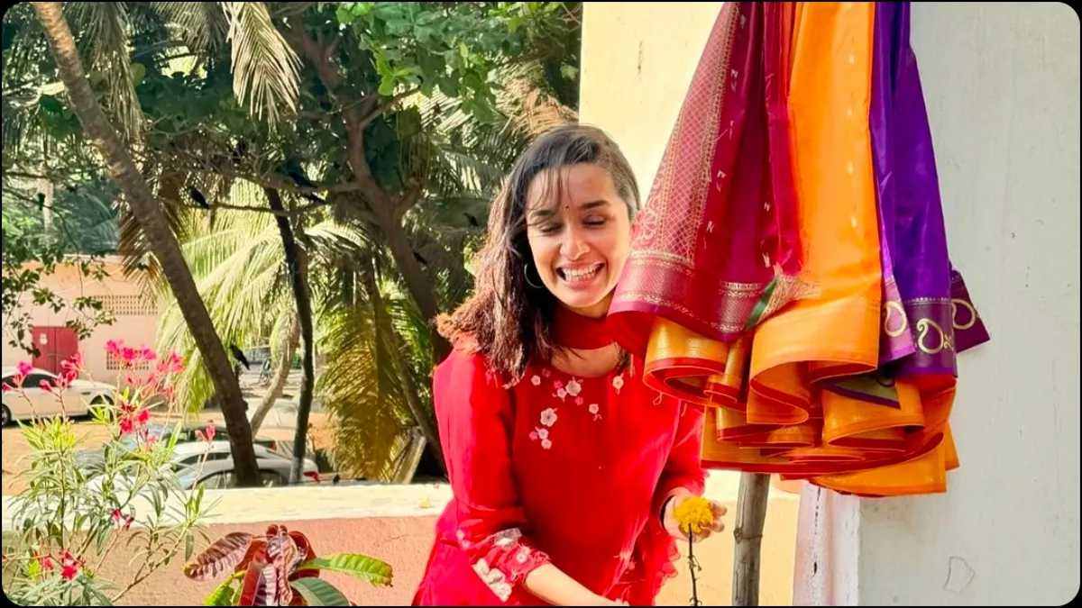 मौसी पद्मिनी कोल्हापुरी के साथ गुड़ी पड़वा सेलिब्रेट करते नजर आई Shraddha Kapoor, साझा की तस्वीरें, एथनिक look में दिखीं बेहद प्यारी…