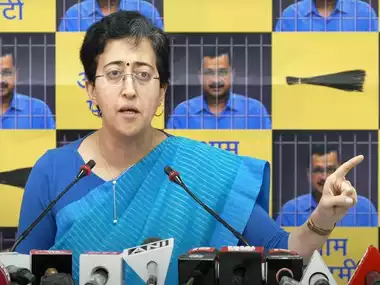 Delhi Loksabha Elections 2024: EC सिर्फ विपक्षी दलों को ही भेजेगा नोटिस ? आतिशी