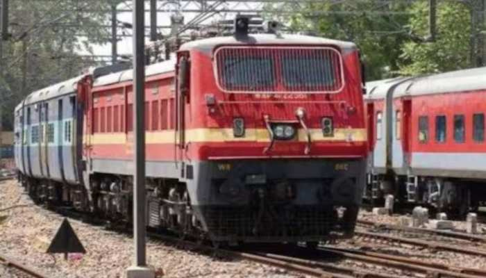 चलती ट्रेन में चोरी हुआ सामान, रेलवे ब्याज समेत देगा हर्जाना