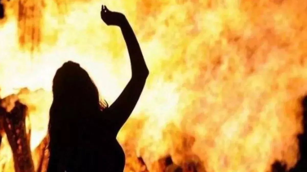 प्यार का खौफनाक अंजाम: आदिवासी युवती को प्रेमी ने पेट्रोल डालकर जिंदा जलाया, प्रेमिका ने शादी से किया था इनकार