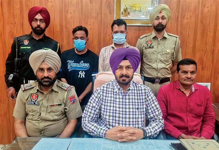 कमर में बांध रखी थी हैरोइन, STF ने 1.20 किलो हैरोइन के साथ 2 तस्कर किए गिरफ्तार