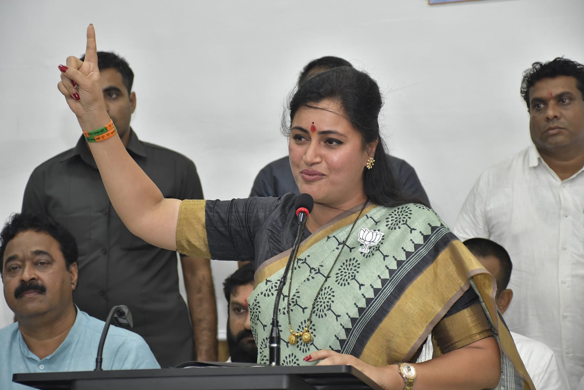 Loksabha Election 2024: 253 गुना बढ़ी भाजपा सांसद नवनीत की संपत्ति