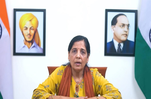 सीएम अरविंद केजरीवाल को जेल क्यों भेजा, पत्नी सुनीता ने दी प्रतिक्रिया