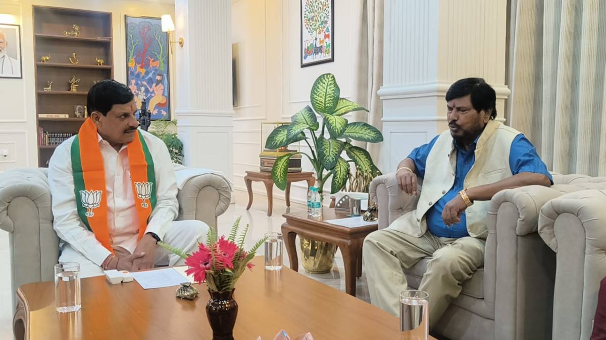 CM मोहन से केंद्रीय मंत्री रामदास आठवले ने की मुलाकात, मध्यप्रदेश इकाई के पदाधिकारी भी रहे साथ