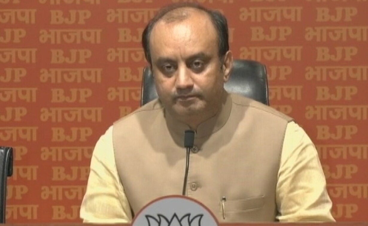 भ्रष्टाचार के मामले झेल रहे नेता इकट्ठे हुए: त्रिवेदी