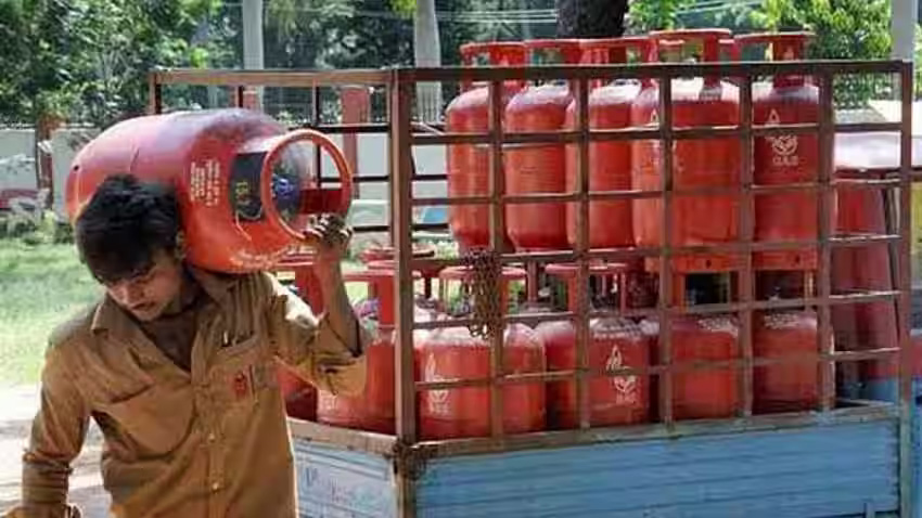 गैस सिलेंडर के साथ सुरक्षा भी जांचेगा डिलीवरी मैन