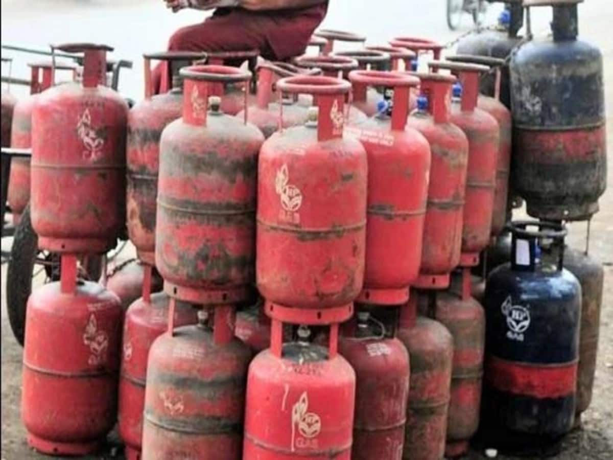चुनाव से पहले सस्ता हुआ LPG सिलेंडर , आज से कई नियम भी बदले