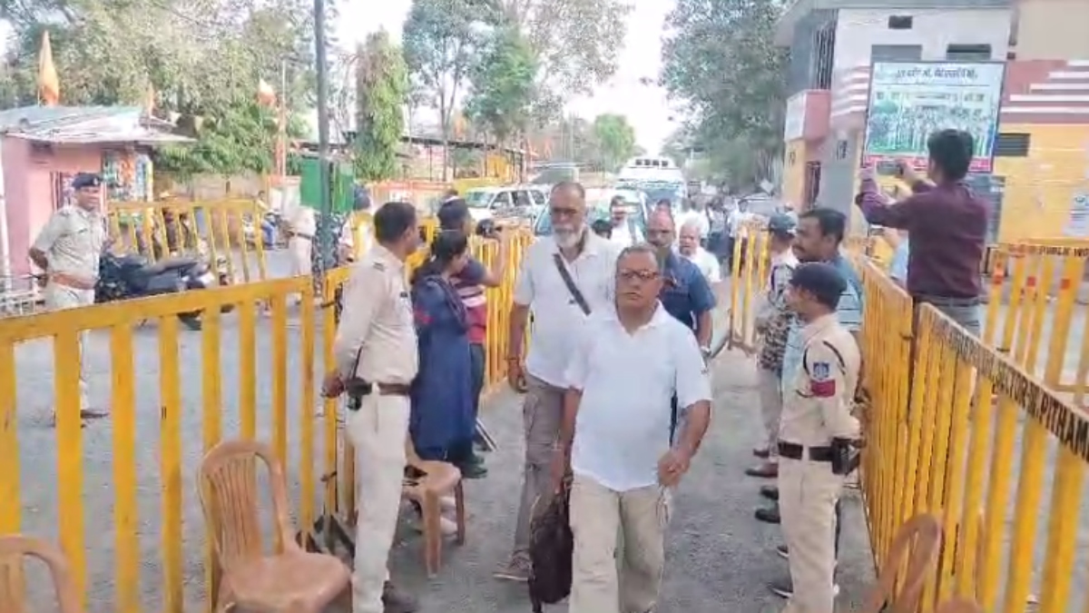 Bhojshala ASI Survey: 17वें दिन मिट्टी हटाने पर फोकस, हिंदू-मुस्लिम दोनों पक्षकार मौजूद    