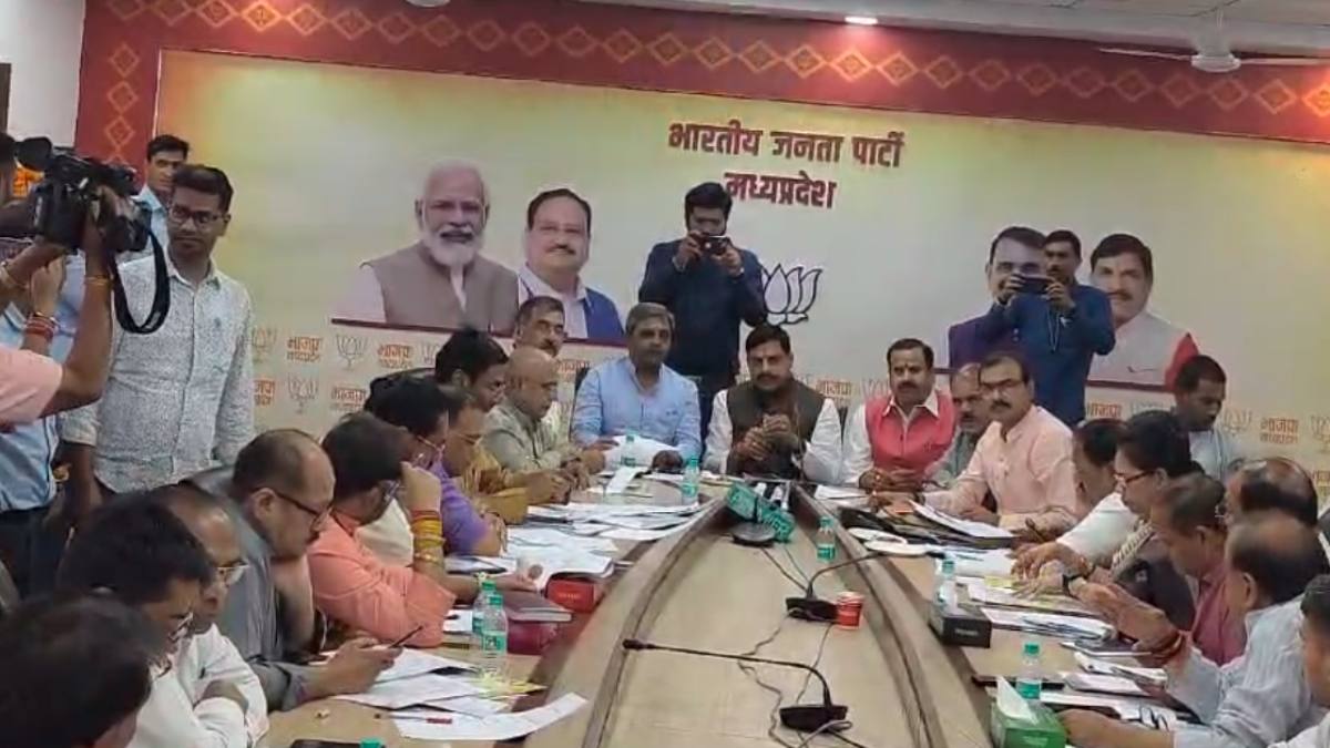 Lok Sabha Election 2024 Phase 2: वोटिंग के बीच वॉर रूम का निरीक्षण करने पहुंचे CM मोहन, बोले- फिर से मोदी की सरकार बनाने भाजपा तैयार