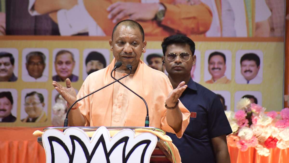 Yogi Adityanath In West Bengal: यूपी में होते तो उल्टा लटका देते…, पश्चिम बंगाल में किस पर भड़क गए सीएम योगी
