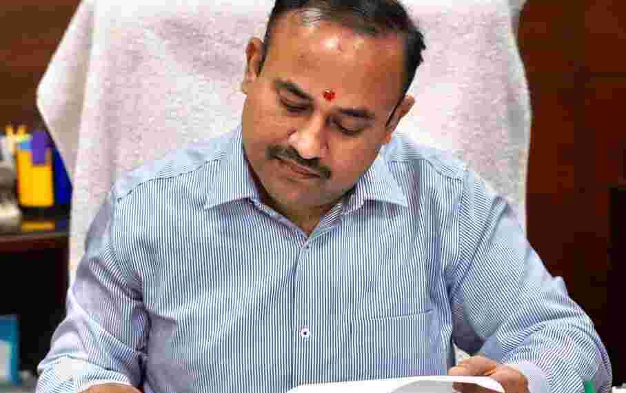 Punjab Loksabha Election 2024 : बिट्टू की शिकायत पर सिबिन सी ने स्थानीय निकाय विभाग के सचिव से मांगी रिपोर्ट, जानिए क्या है मामला