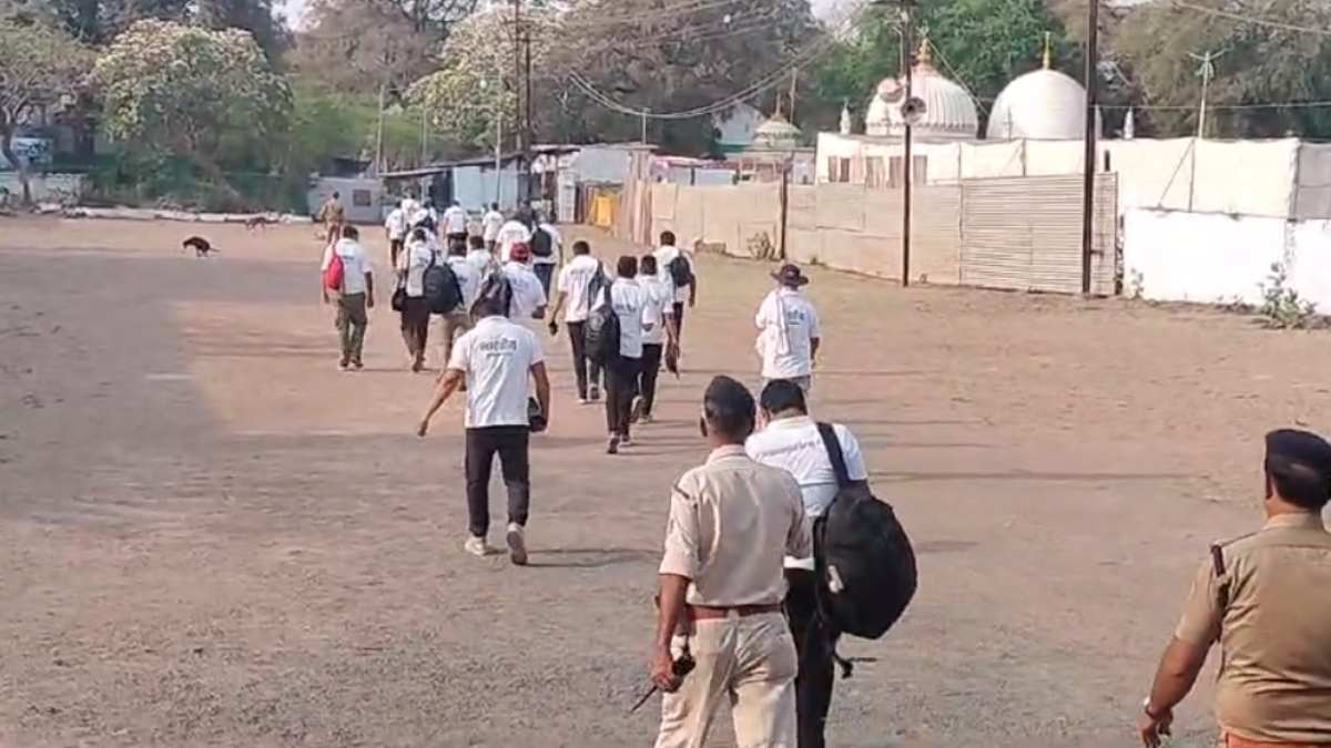 Bhojshala ASI Survey: भोजशाला में 24वें दिन सर्वे कार्य शुरू, मुस्लिम पक्षकार बोले- गुप्त तरीके से सबमिट की जाएगी रिपोर्ट, याचिकाकर्ता ने कही ये बात