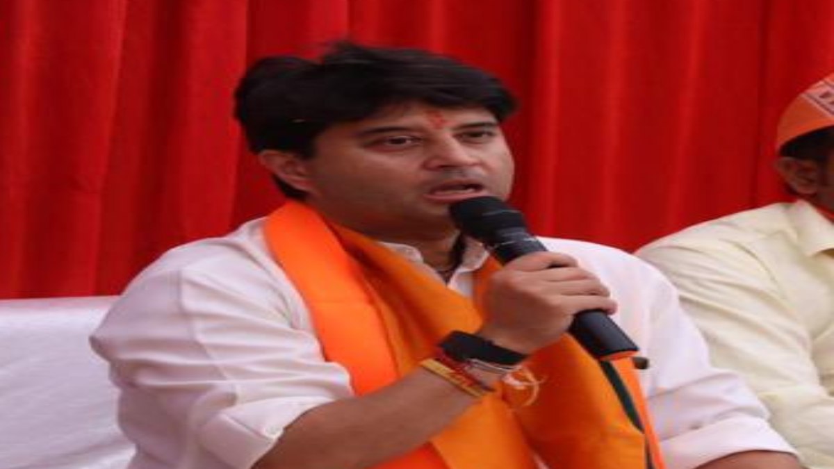 चरण दास महंत के विवादित बयान पर फूटा सिंधिया का गुस्सा: कहा- जिन लोगों में सभ्यता ना हो, नैतिकता ना हो, ऐसे लोगों से…