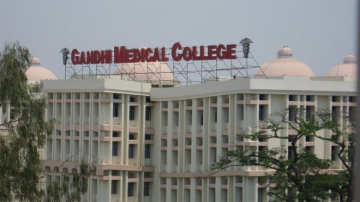 गुमनाम चिट्ठी से गांधी मेडिकल कॉलेज में हड़कंप: लेटर में लिखी 31 मई को ग्रुप सुसाइड की बात; मेडिकल कॉलेज के माहौल को बताया टॉक्सिक, जांच कमेटी गठित
