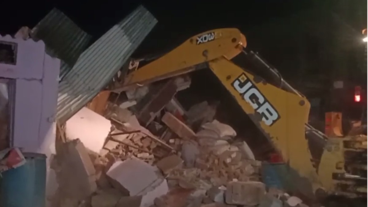 निर्माणाधीन मकान गिरने से निगमकर्मी की मौत: इलाज के दौरान तोड़ा दम, परिजनों ने किया चक्काजाम