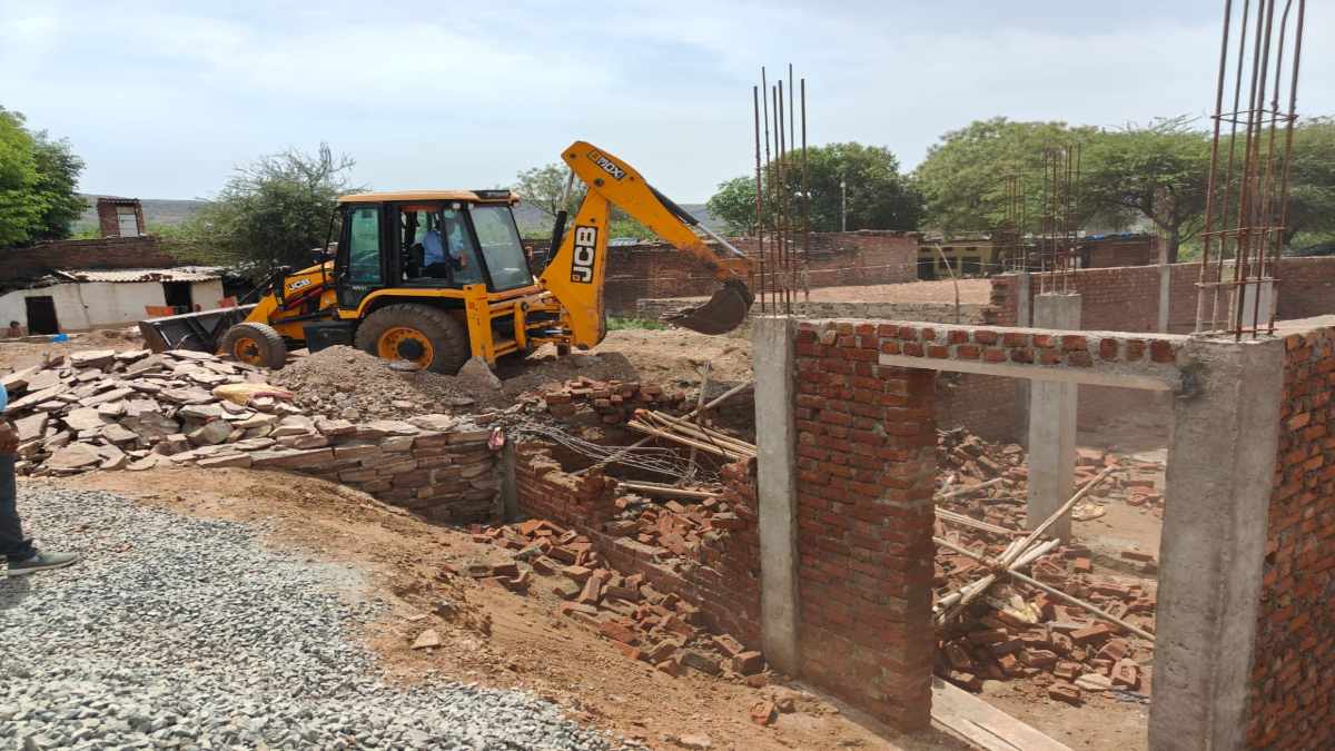 भूमाफिया पर एक्शन: बेशकीमती 13 बीघा सरकारी जमीन अतिक्रमण मुक्त, अवैध कब्जे पर चला बुलडोजर