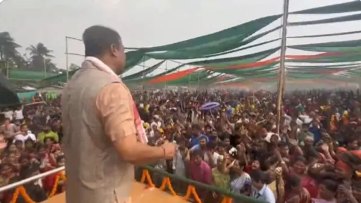 CM हिमंत का Rain Dance: चुनाव प्रचार के बीच सीएम हिमंत बिस्व सरमा करने लगे रेन डांस, बोले- ‘जहां बम और बंदूक…’ देखें VIDEO