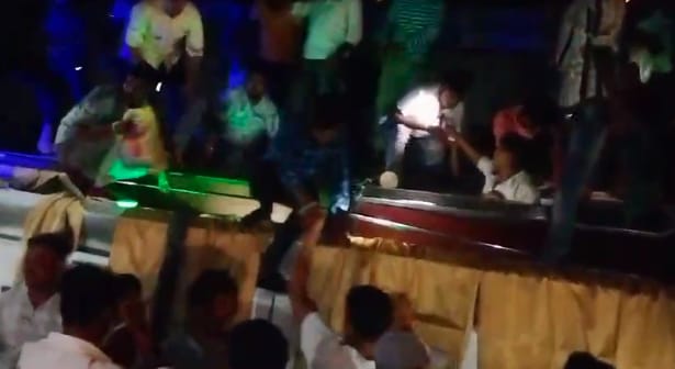 कोलकाता जा रही बस ओडिशा के जाजपुर में पुल से गिरी, कई घायल