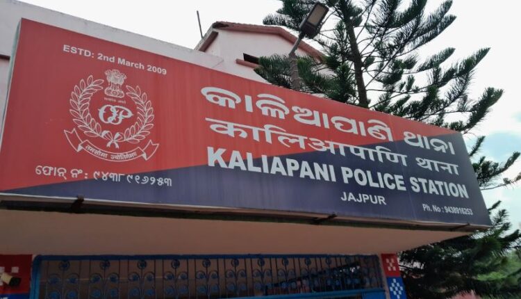 एससीबी अस्पताल से भागा कैदी ओडिशा के जाजपुर में फंदे से लटका मिला