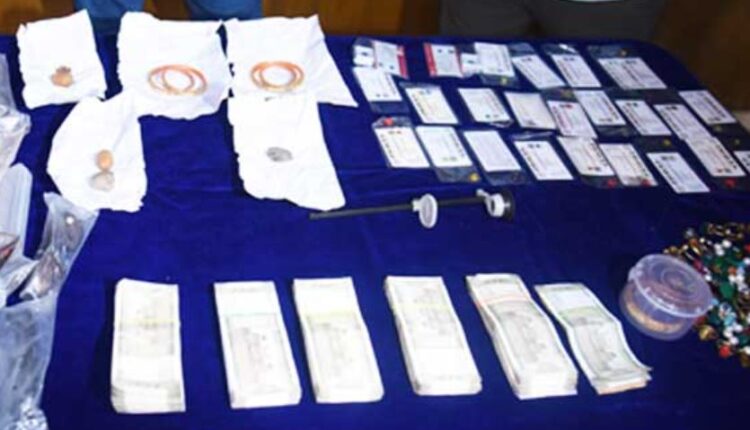 भुवनेश्वर में साधारण जनता से कीमती सामान लूटने के आरोप में 7 नकली पुलिसकर्मी गिरफ्तार