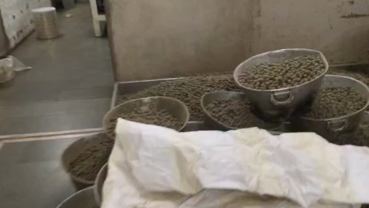 पुलिस का नशे के खिलाफ एक्शन: भांग की गोलियां और मुनक्का बनाने वाली फैक्ट्री पर मारा छापा, 3 आरोपी गिरफ्तार  