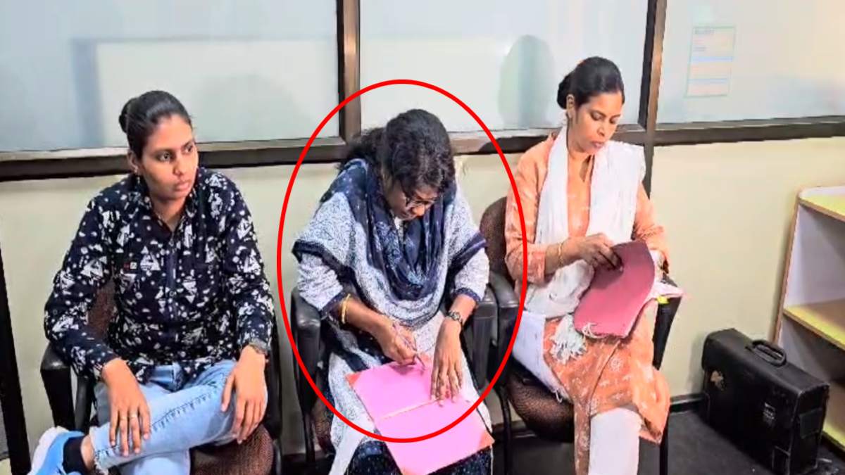 लोकायुक्त की बड़ी कार्रवाई: 50 हजार की रिश्वत लेते सहायक आयुक्त और क्लर्क को दबोचा, रिटायर्ड एडिशनल कलेक्टर से मांगी थी घूस