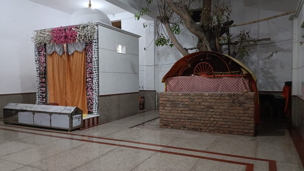 बिना प्राण प्रतिष्ठा के सालों से हो रही थी मंदिर में माता की पूजा, अचानक ट्रस्ट की खुली नींद, फिर… 