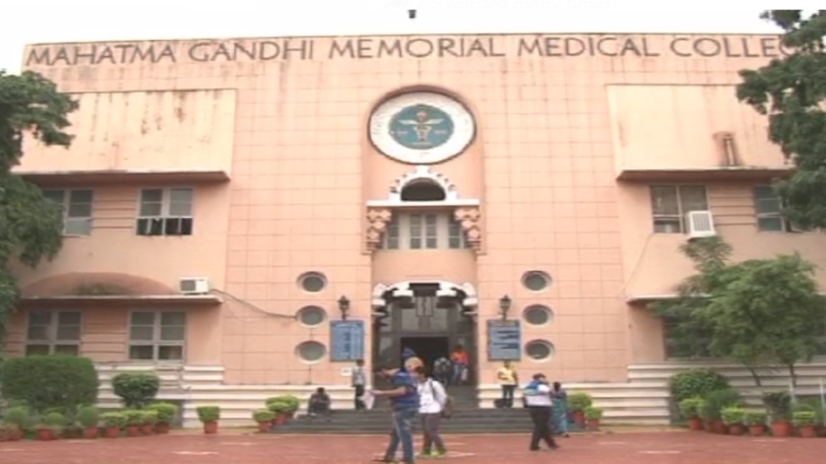 MGM कॉलेज में 41 छात्रों के फेल होने का मामला: सर्जरी हेड का ऑडियो वायरल, कहा- गधा है तो 2 नंबर ही दो