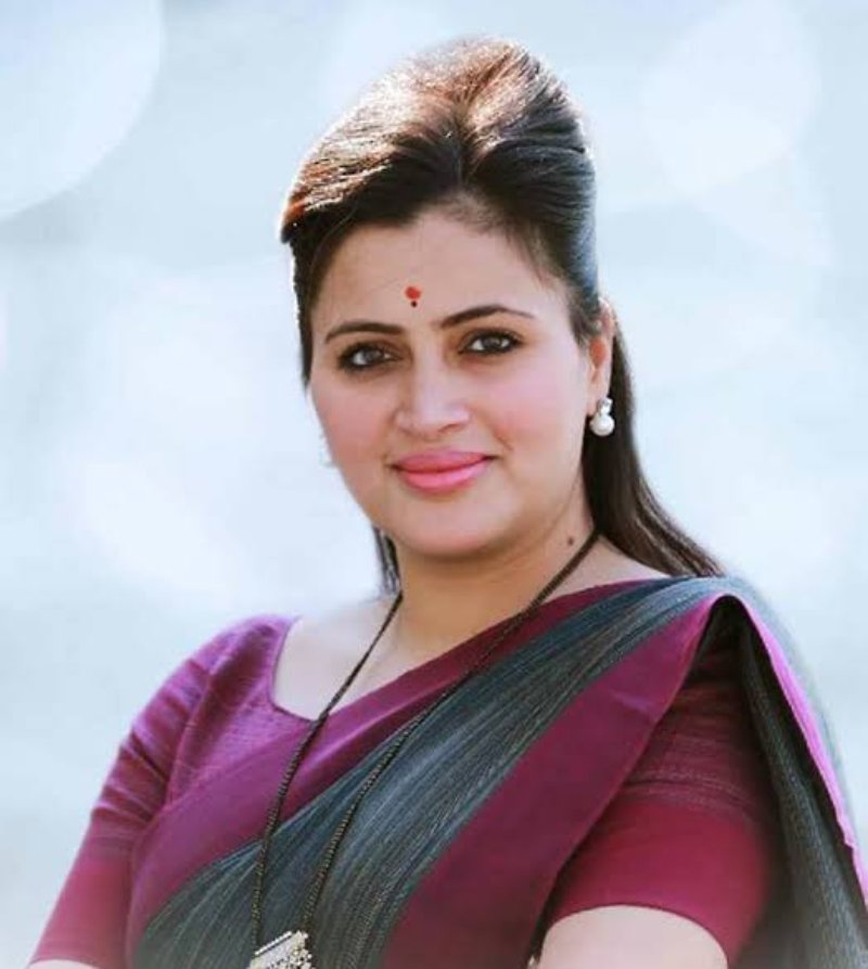 Navneet Rana: संजय राउत ने सांसद नवनीत राणा को बताया ‘नचनिया’, योगी के मंत्री ने किया पलटवार