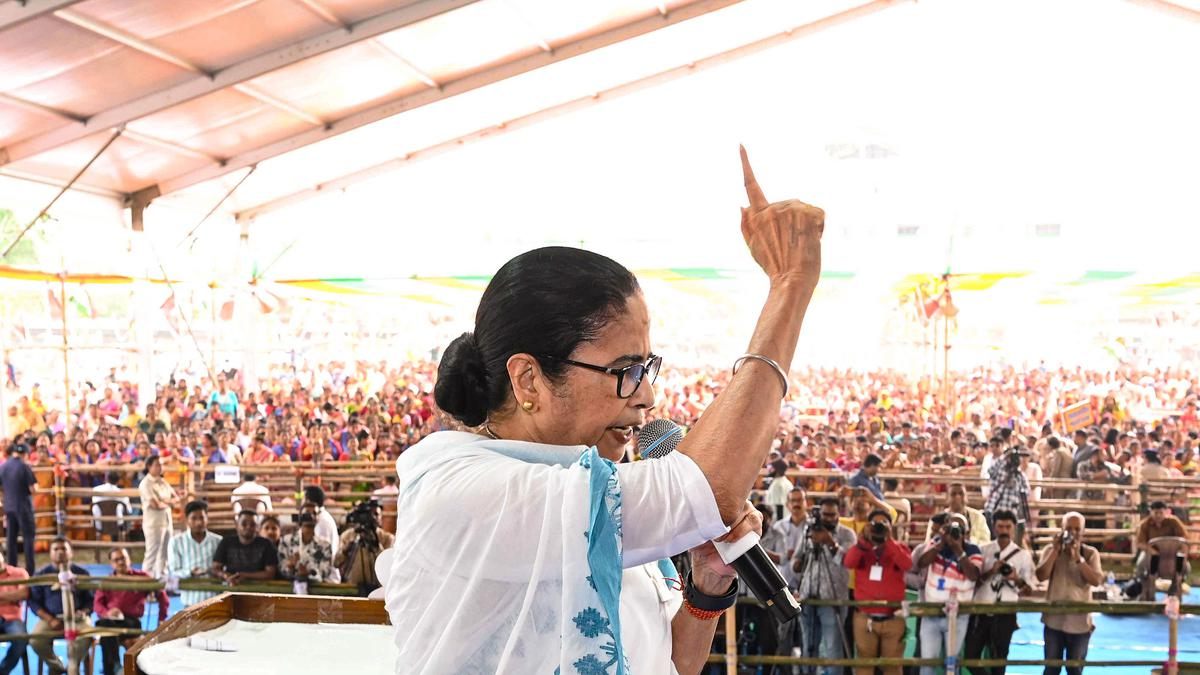 बंगाल में बवाल पर सवालः CM ममता ने रामनवमी यात्रा में हुई हिंसा को बताया पूर्वनियोजित, इधर बीजेपी ने भी कह डाली बड़ी बात
