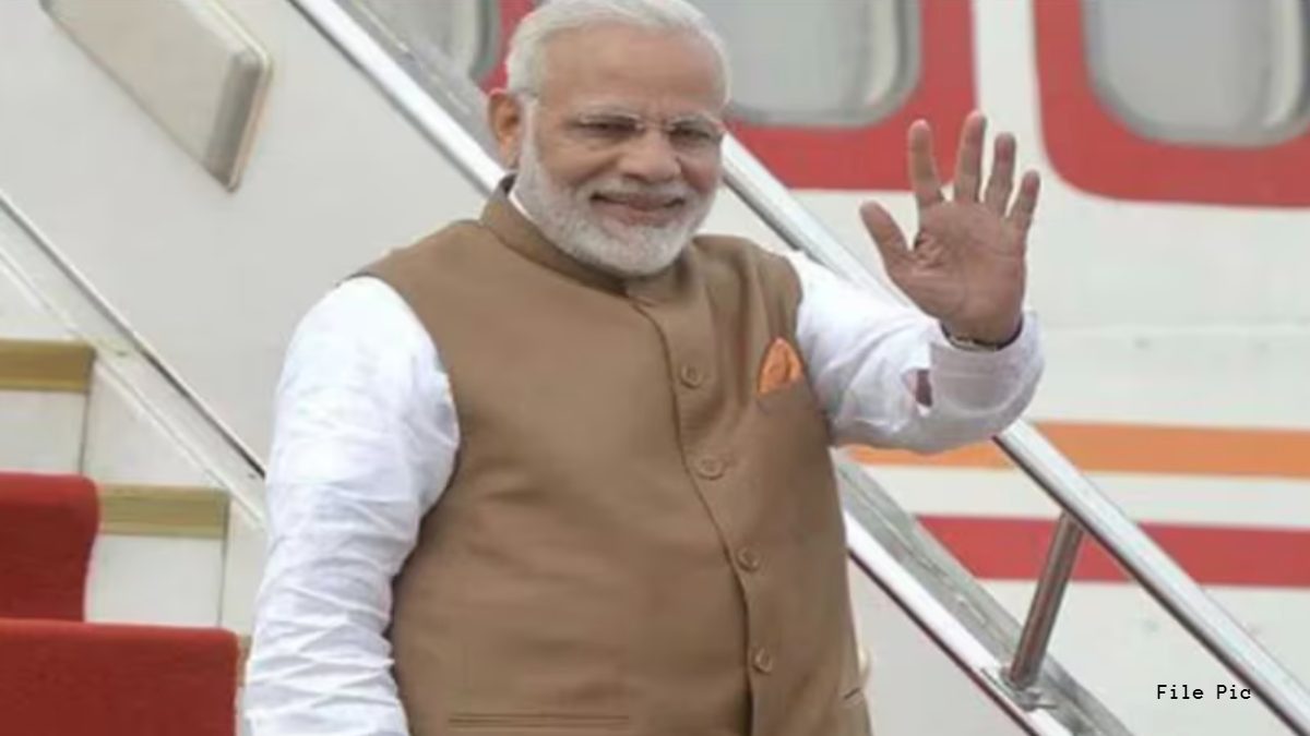भोपाल पहुंचे पीएम मोदी: सीएम मोहन ने किया स्वागत, सेना के हेलीकॉप्टर से नर्मदापुरम हुए रवाना