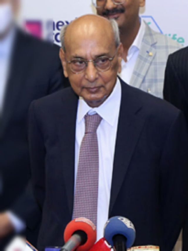 पाकिस्तान का Ambani है ये अरबपति, जानिए नेटवर्थ