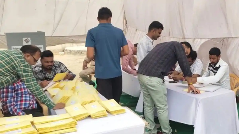 Rajasthan Lok Sabha Election: चुनाव कार्य में नियुक्त कार्मिकों को निर्वाचन आयोग का तोहफा, मानदेय में हुई बढ़ोतरी