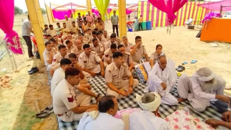 Rajasthan News: पुलिसकर्मियों ने भाई बनकर निभाया फर्ज, भरा मायरा, कुक की बेटी की शादी में पहुंचा पूरा स्टाफ