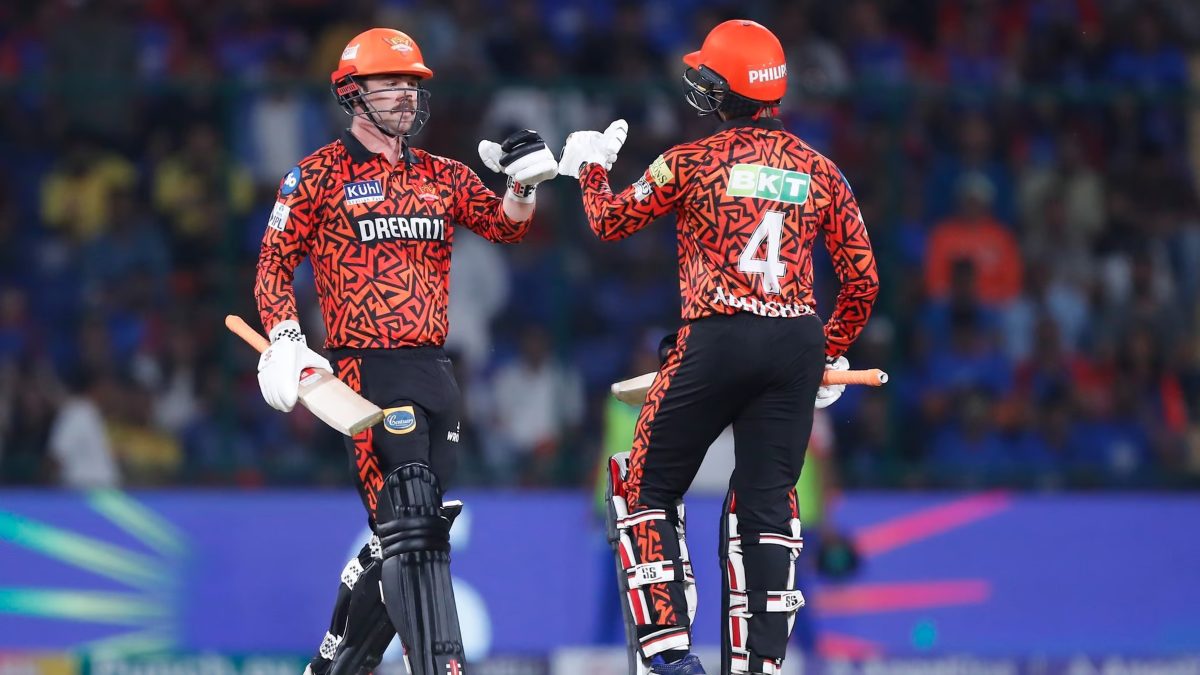 IPL 2024, DC vs SRH: सनराइजर्स हैदराबाद ने रचा इतिहास, पॉवरप्ले में की दिल्ली के बॉलर्स की जमकर धुलाई, कूटे इतने रन कि बन गया रिकॉर्ड