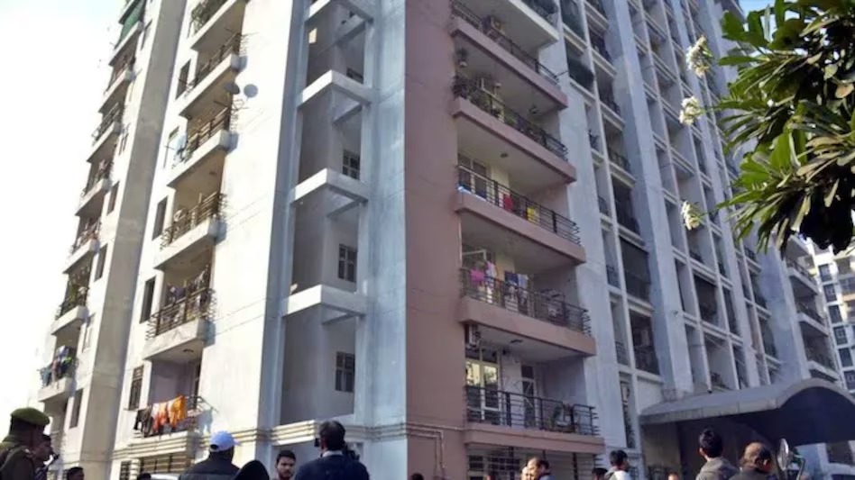 फ्लोर 24, डेथ कन्फर्मः नाबालिग ने हाईराइज बिल्डिंग से लगा दी छलांग, सुसाइड नोट पढ़कर पुलिस का घूमा सिर