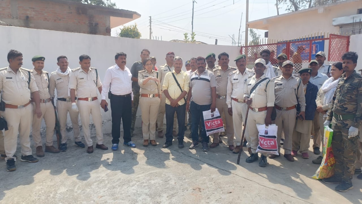 पंचायत सचिव गिरफ्तार: वन्य प्राणी चीतल का किया शिकार, घर से मिली अवैध पिस्टल, दो आरोपी फरार   