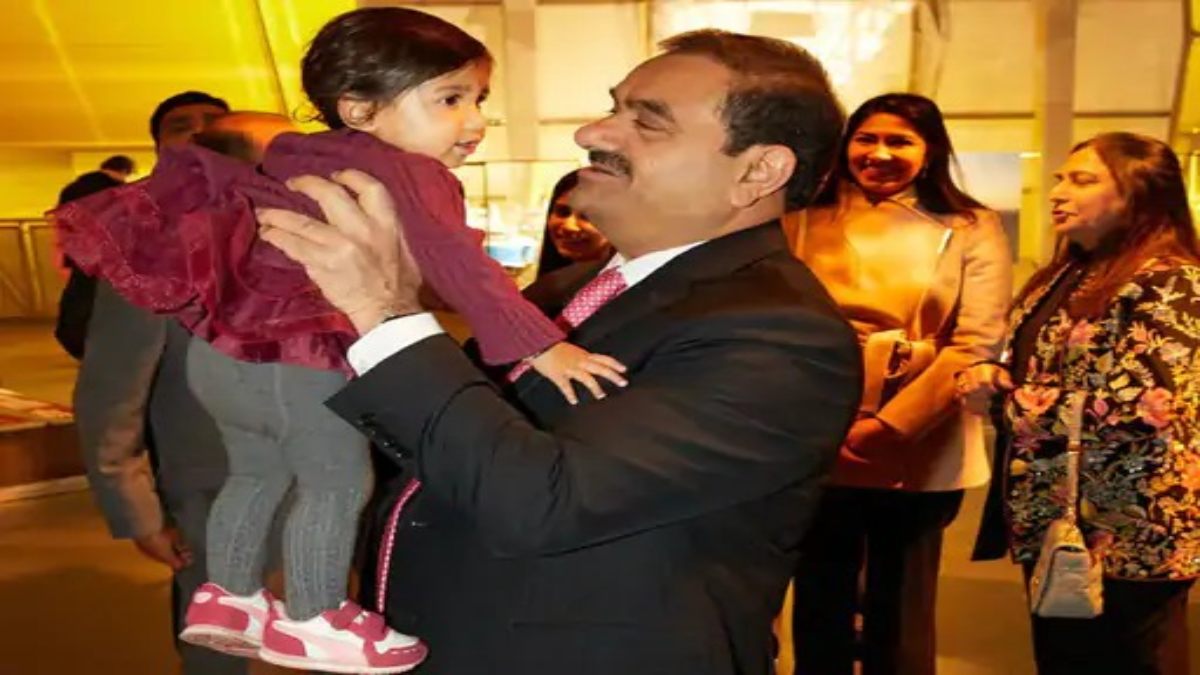 पोती कावेरी के साथ खेलते नजर आए अरबपति Gautam Adani, बोले दुनिया की सारी दौलत है फीकी…