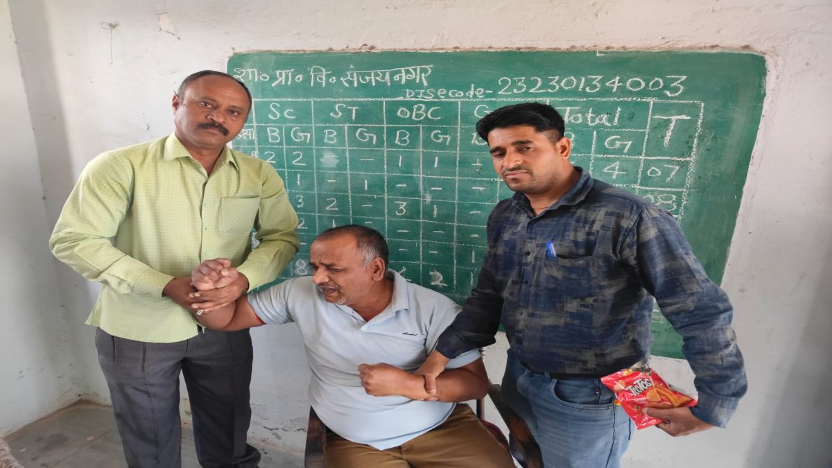 लोकायुक्त की बड़ी कार्रवाईः महिला टीचर से 5 हजार रिश्वत लेते प्रधान अध्यापक रंगे हाथों गिरफ्तार