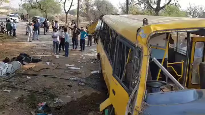 BIG BREAKING: स्कूल बस पलटने से 6 बच्चों की मौत, शराब के नशे में था ड्राइवर