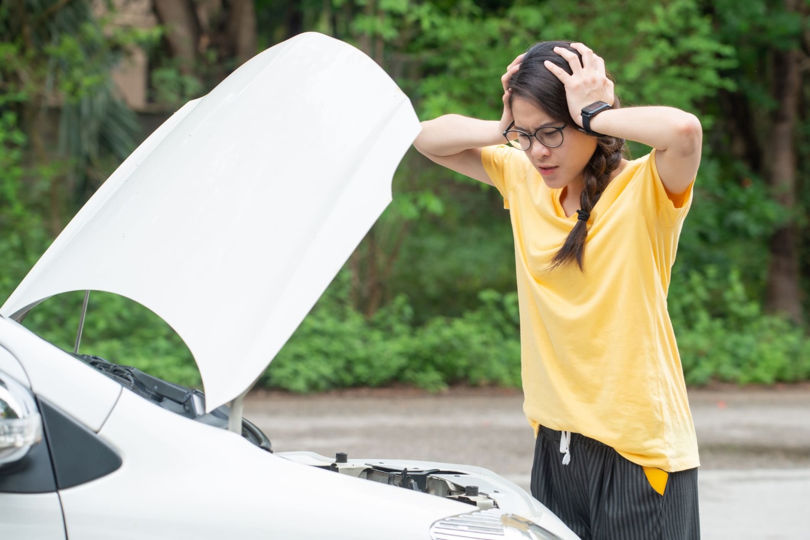 Car Breakdown: बीच सड़क पर खराब हो जाए कार तो घबराएं नहीं, करें ये काम तुरंत मिलेगी मदद