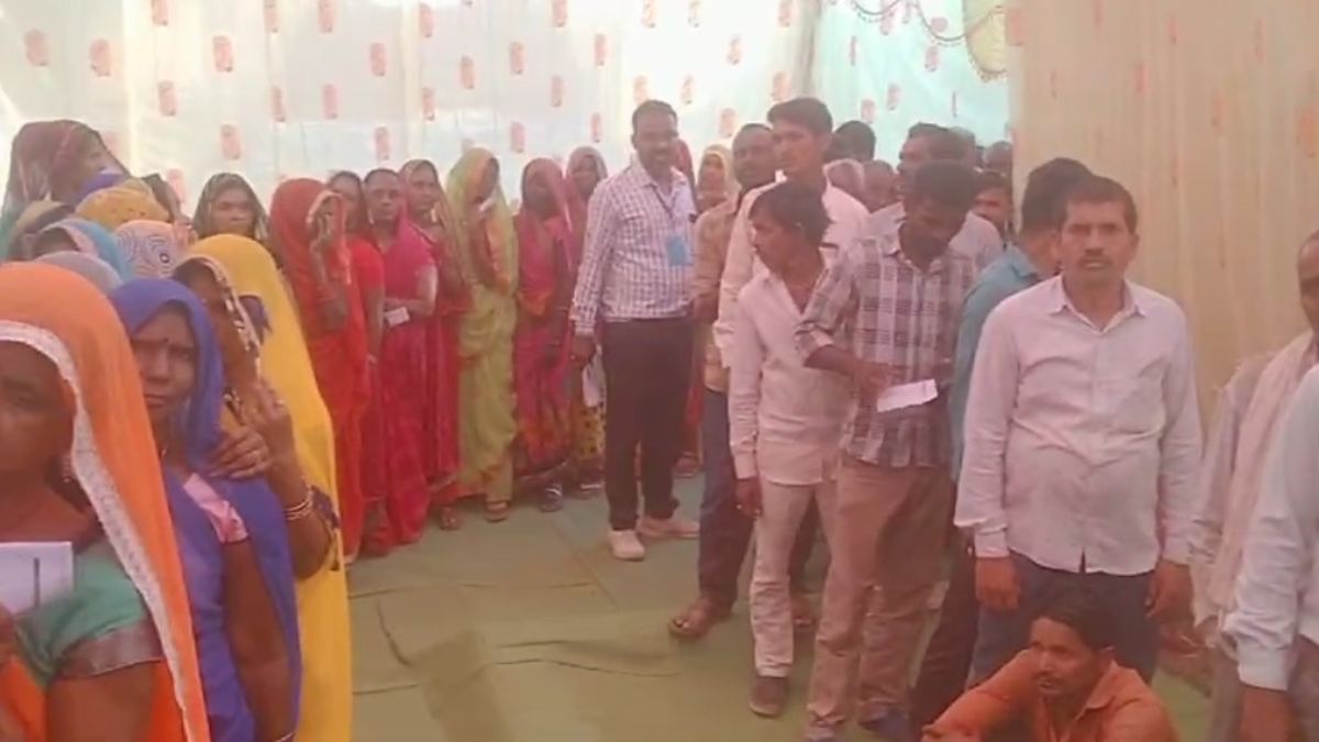ग्रामीणों ने कर दिया था मतदान का बहिष्कार, प्रशासन की समझाइश के बाद साढ़े 4 बजे से हुई वोटिंग, जानें वजह