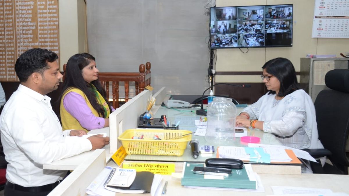 लोकसभा चुनाव 2024: ग्वालियर में दो अभ्यर्थियों ने नाम वापस लिए, 19 प्रत्याशियों को चुनाव चिन्ह आवंटित, यहां 2 EVM से होगा चुनाव